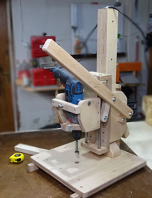 Sangorrin: DIY mini drill press and router table all-in-one